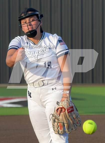Thumbnail 3 in Barbers Hill vs. Smithson Valley (UIL Softball 5A D1 Semifinal) photogallery.