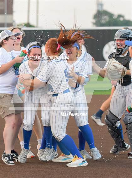 Thumbnail 3 in Barbers Hill vs. Smithson Valley (UIL Softball 5A D1 Semifinal) photogallery.