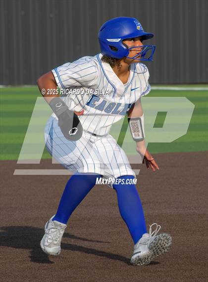 Thumbnail 3 in Barbers Hill vs. Smithson Valley (UIL Softball 5A D1 Semifinal) photogallery.