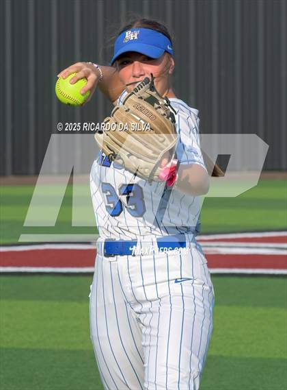 Thumbnail 3 in Barbers Hill vs. Smithson Valley (UIL Softball 5A D1 Semifinal) photogallery.