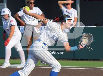 Thumbnail 3 in Barbers Hill vs. Smithson Valley (UIL Softball 5A D1 Semifinal) photogallery.