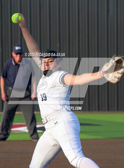 Thumbnail 2 in Barbers Hill vs. Smithson Valley (UIL Softball 5A D1 Semifinal) photogallery.