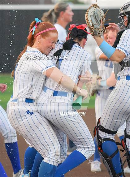 Thumbnail 3 in Barbers Hill vs. Smithson Valley (UIL Softball 5A D1 Semifinal) photogallery.