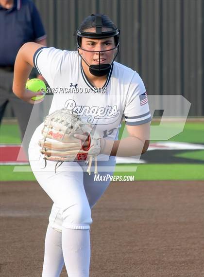 Thumbnail 2 in Barbers Hill vs. Smithson Valley (UIL Softball 5A D1 Semifinal) photogallery.