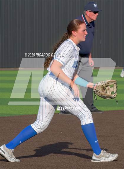 Thumbnail 3 in Barbers Hill vs. Smithson Valley (UIL Softball 5A D1 Semifinal) photogallery.