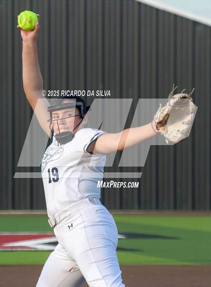 Thumbnail 2 in Barbers Hill vs. Smithson Valley (UIL Softball 5A D1 Semifinal) photogallery.