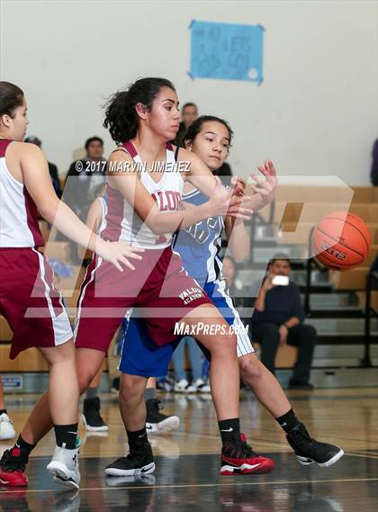 Thumbnail 1 in Aspire Ollin University Prep vs. Valor Academy (CIF LACS Final) photogallery.