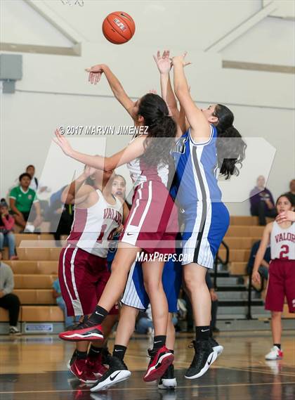 Thumbnail 3 in Aspire Ollin University Prep vs. Valor Academy (CIF LACS Final) photogallery.
