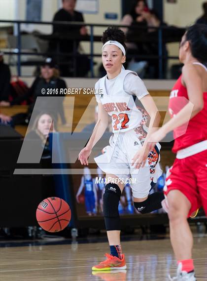 Thumbnail 3 in Cosumnes Oaks vs McClatchy (Trojan Toss Up) photogallery.