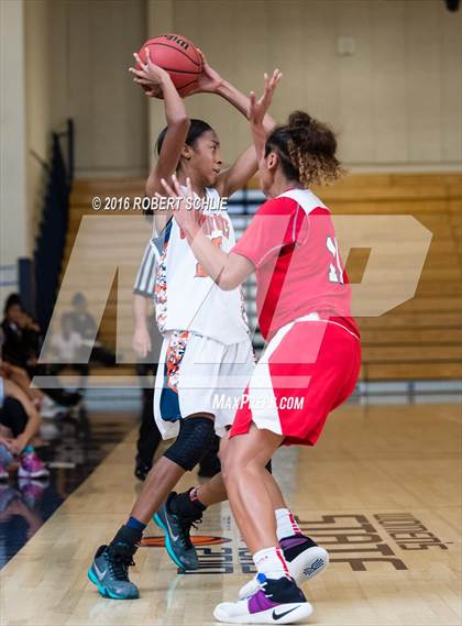 Thumbnail 3 in Cosumnes Oaks vs McClatchy (Trojan Toss Up) photogallery.