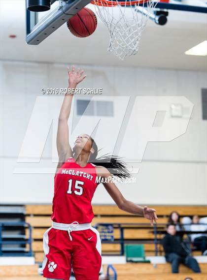 Thumbnail 1 in Cosumnes Oaks vs McClatchy (Trojan Toss Up) photogallery.
