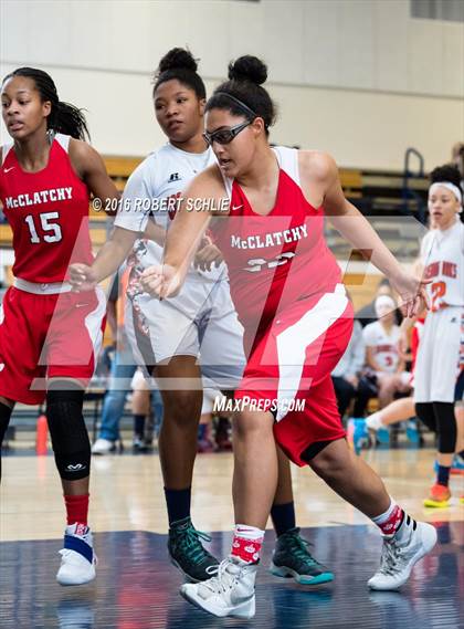 Thumbnail 2 in Cosumnes Oaks vs McClatchy (Trojan Toss Up) photogallery.