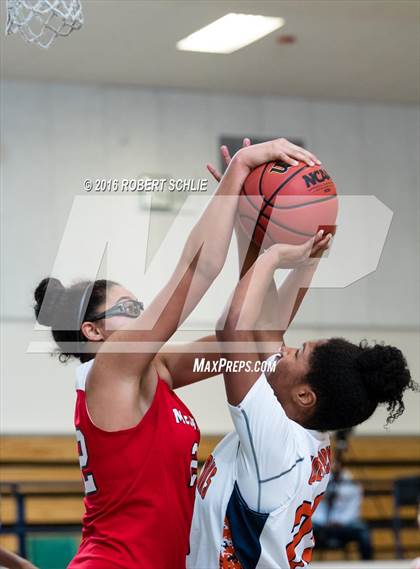 Thumbnail 2 in Cosumnes Oaks vs McClatchy (Trojan Toss Up) photogallery.