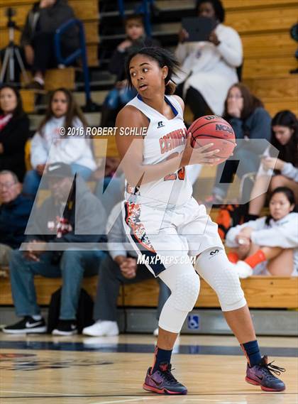 Thumbnail 3 in Cosumnes Oaks vs McClatchy (Trojan Toss Up) photogallery.