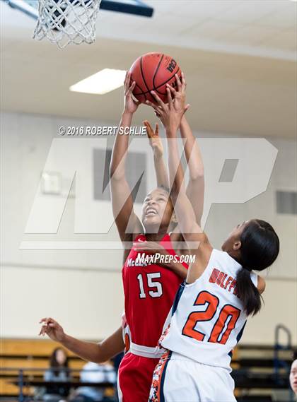 Thumbnail 2 in Cosumnes Oaks vs McClatchy (Trojan Toss Up) photogallery.