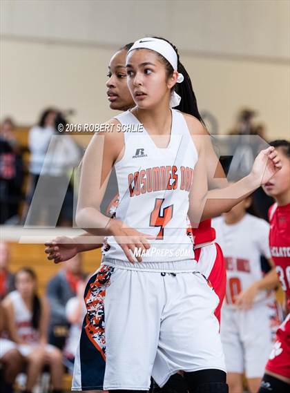 Thumbnail 3 in Cosumnes Oaks vs McClatchy (Trojan Toss Up) photogallery.