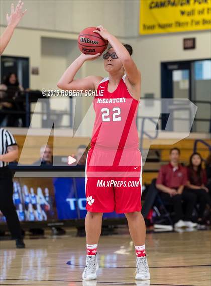 Thumbnail 3 in Cosumnes Oaks vs McClatchy (Trojan Toss Up) photogallery.