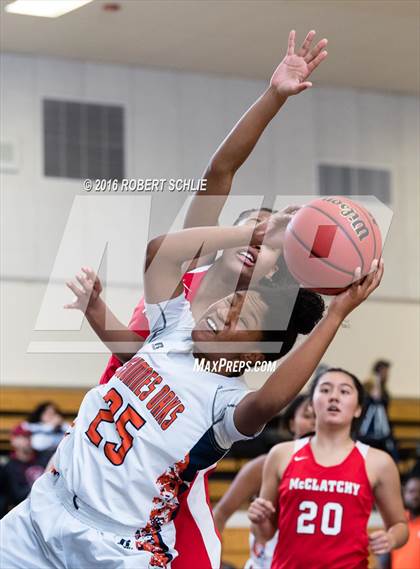 Thumbnail 3 in Cosumnes Oaks vs McClatchy (Trojan Toss Up) photogallery.