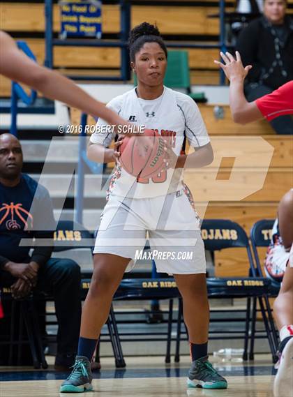 Thumbnail 2 in Cosumnes Oaks vs McClatchy (Trojan Toss Up) photogallery.