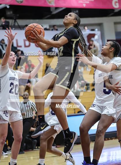 Thumbnail 2 in Archbishop Mitty vs. Morris Catholic (Army National Guard Hoophall Classic) photogallery.