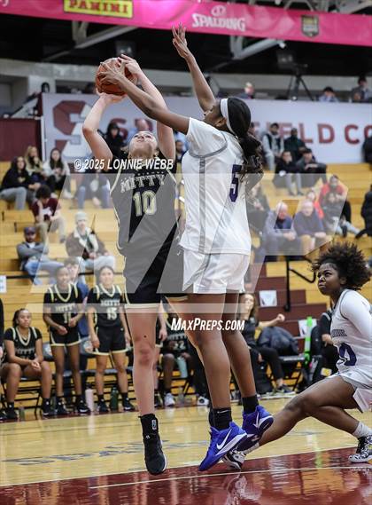 Thumbnail 3 in Archbishop Mitty vs. Morris Catholic (Army National Guard Hoophall Classic) photogallery.