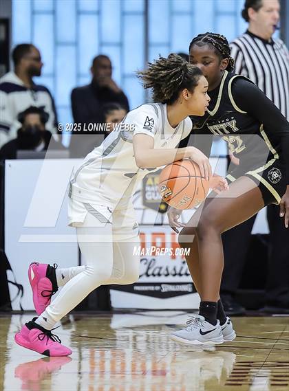 Thumbnail 2 in Archbishop Mitty vs. Morris Catholic (Army National Guard Hoophall Classic) photogallery.
