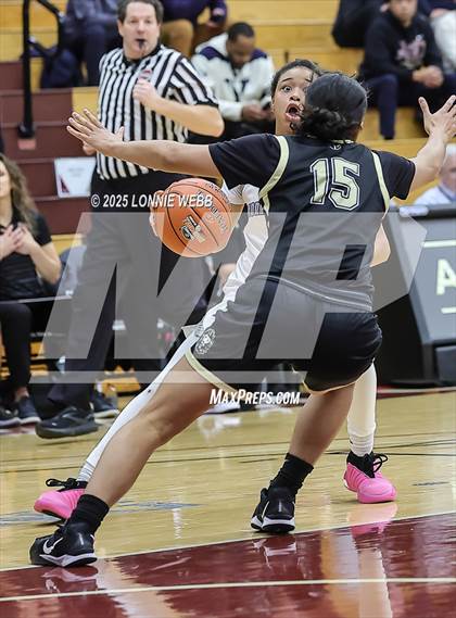 Thumbnail 3 in Archbishop Mitty vs. Morris Catholic (Army National Guard Hoophall Classic) photogallery.