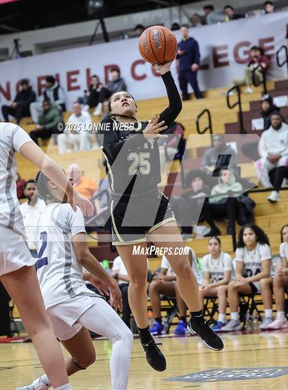 Thumbnail 2 in Archbishop Mitty vs. Morris Catholic (Army National Guard Hoophall Classic) photogallery.