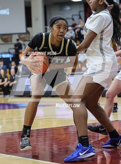 Thumbnail 3 in Archbishop Mitty vs. Morris Catholic (Army National Guard Hoophall Classic) photogallery.