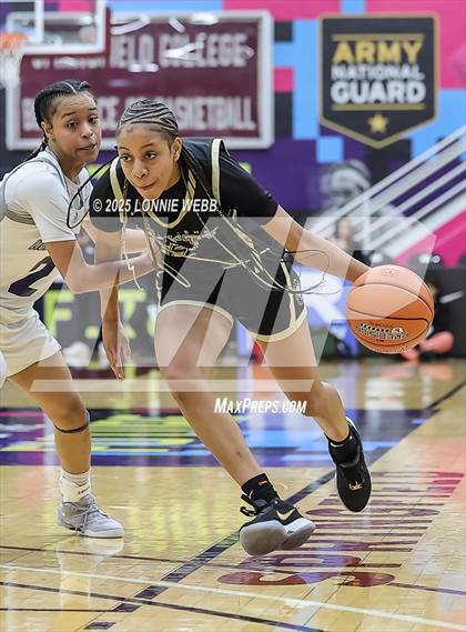 Thumbnail 2 in Archbishop Mitty vs. Morris Catholic (Army National Guard Hoophall Classic) photogallery.