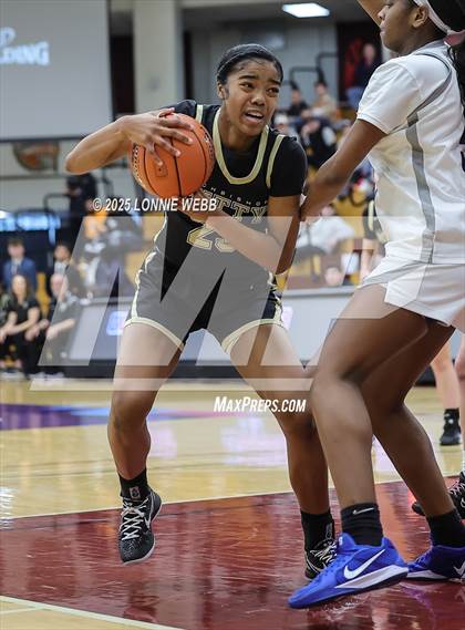 Thumbnail 2 in Archbishop Mitty vs. Morris Catholic (Army National Guard Hoophall Classic) photogallery.