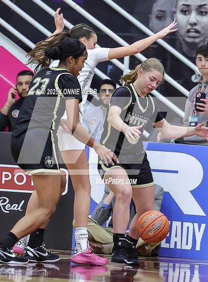 Thumbnail 2 in Archbishop Mitty vs. Morris Catholic (Army National Guard Hoophall Classic) photogallery.