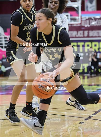 Thumbnail 3 in Archbishop Mitty vs. Morris Catholic (Army National Guard Hoophall Classic) photogallery.