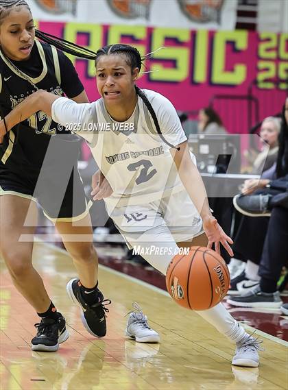 Thumbnail 3 in Archbishop Mitty vs. Morris Catholic (Army National Guard Hoophall Classic) photogallery.