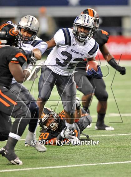 Thumbnail 1 in West Orange-Stark vs. Gilmer (UIL 4A Division 2 Final) photogallery.