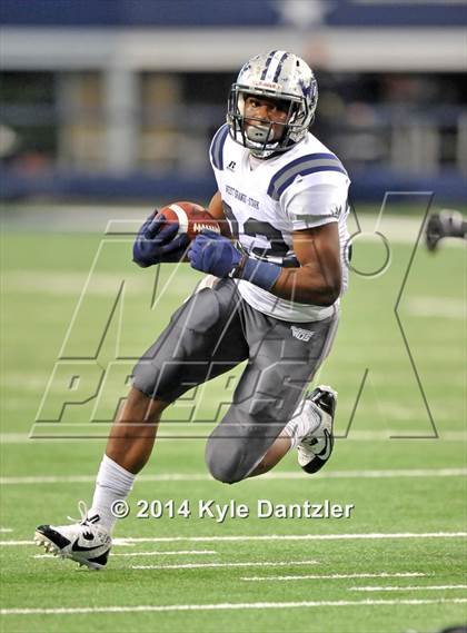 Thumbnail 2 in West Orange-Stark vs. Gilmer (UIL 4A Division 2 Final) photogallery.