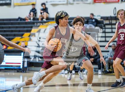 Thumbnail 3 in Servite vs. Laguna Beach photogallery.