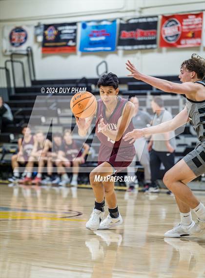 Thumbnail 2 in Servite vs. Laguna Beach photogallery.