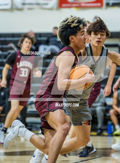 Thumbnail 1 in Servite vs. Laguna Beach photogallery.