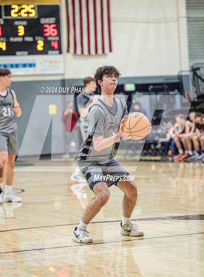 Thumbnail 2 in Servite vs. Laguna Beach photogallery.