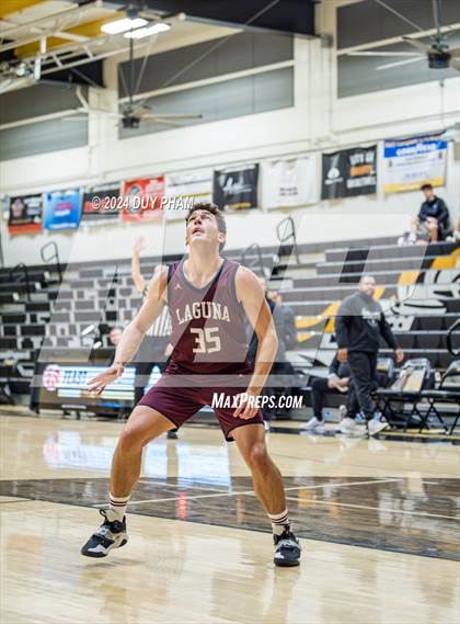 Thumbnail 1 in Servite vs. Laguna Beach photogallery.