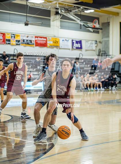 Thumbnail 3 in Servite vs. Laguna Beach photogallery.