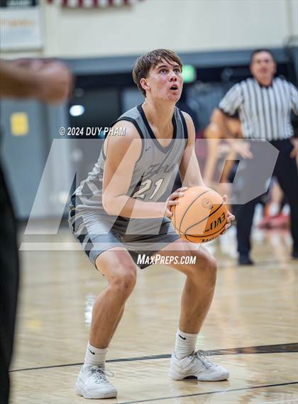 Thumbnail 3 in Servite vs. Laguna Beach photogallery.