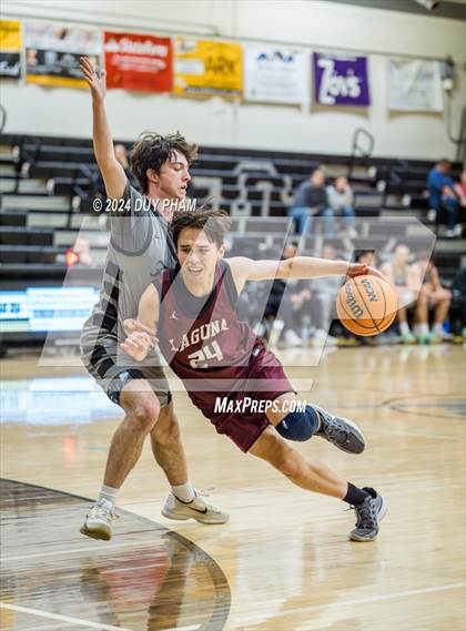 Thumbnail 2 in Servite vs. Laguna Beach photogallery.