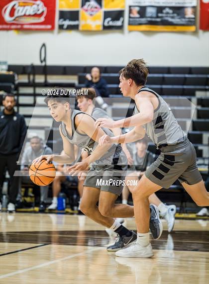 Thumbnail 2 in Servite vs. Laguna Beach photogallery.