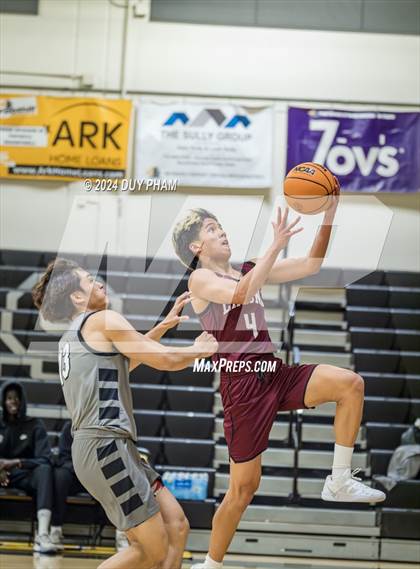 Thumbnail 1 in Servite vs. Laguna Beach photogallery.