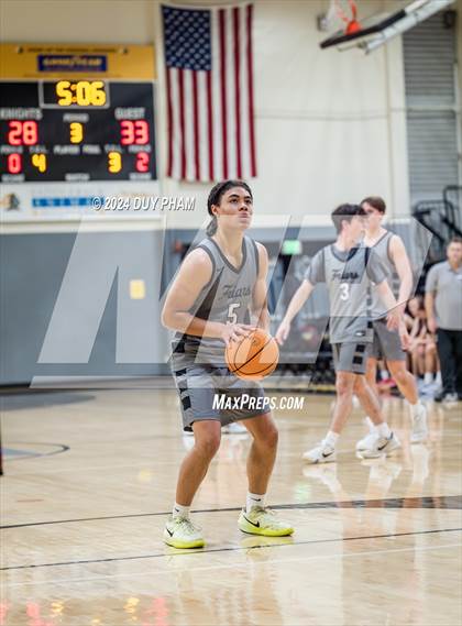 Thumbnail 3 in Servite vs. Laguna Beach photogallery.