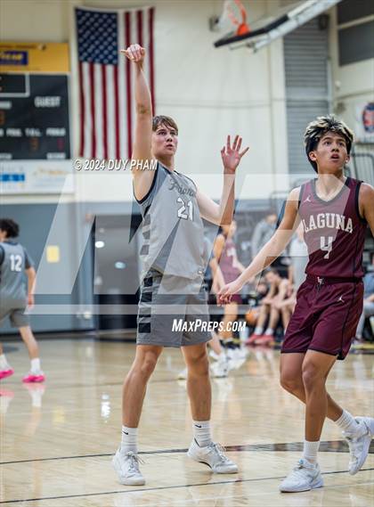 Thumbnail 3 in Servite vs. Laguna Beach photogallery.