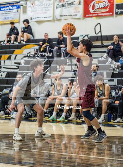 Thumbnail 1 in Servite vs. Laguna Beach photogallery.