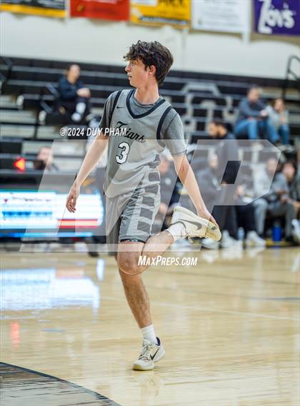 Thumbnail 3 in Servite vs. Laguna Beach photogallery.